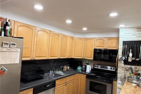 Condominio en alquiler en Miami, Florida, 2 dormitorios, 113.25 m2 № 2030608 - foto 9