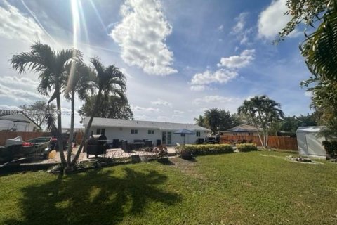 House in Davie, Florida 3 bedrooms, 113.53 sq.m. № 1874665 - photo 2