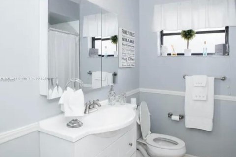 House in Davie, Florida 3 bedrooms, 113.53 sq.m. № 1874665 - photo 13