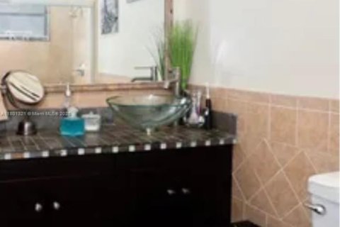 House in Davie, Florida 3 bedrooms, 113.53 sq.m. № 1874665 - photo 11