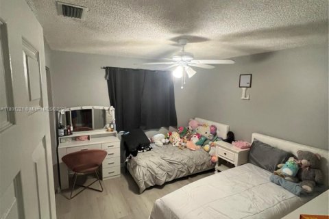 House in Davie, Florida 3 bedrooms, 113.53 sq.m. № 1874665 - photo 20