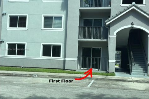 Copropriété à louer à Homestead, Floride: 3 chambres, 104.61 m2 № 2403806 - photo 2