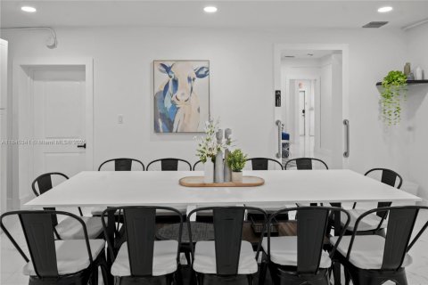 Villa ou maison à louer à Miami, Floride: 5 chambres, 209.12 m2 № 1940627 - photo 24