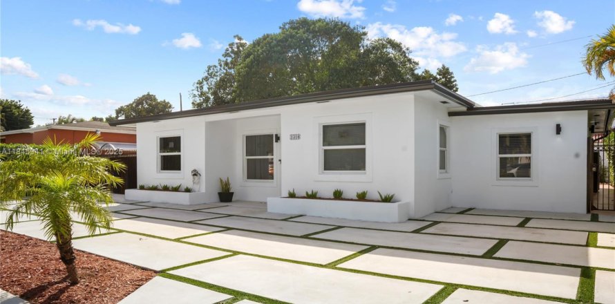 Villa ou maison à Miami, Floride 5 chambres, 209.12 m2 № 1940627