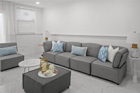 Villa ou maison à louer à Miami, Floride: 5 chambres, 209.12 m2 № 1940627 - photo 19