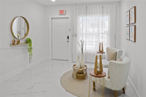 Villa ou maison à louer à Miami, Floride: 5 chambres, 209.12 m2 № 1940627 - photo 4