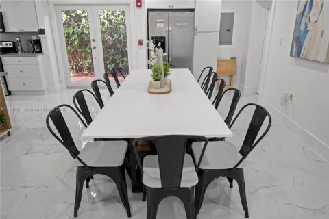 Villa ou maison à louer à Miami, Floride: 5 chambres, 209.12 m2 № 1940627 - photo 23