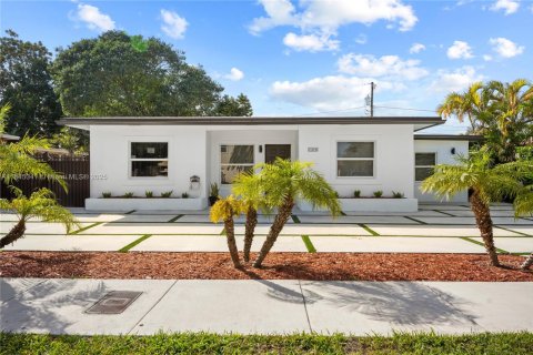 Villa ou maison à louer à Miami, Floride: 5 chambres, 209.12 m2 № 1940627 - photo 29