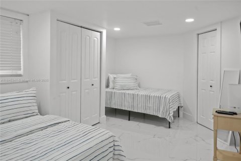 Villa ou maison à louer à Miami, Floride: 5 chambres, 209.12 m2 № 1940627 - photo 8