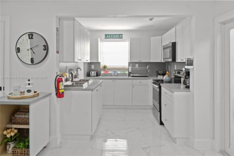 Villa ou maison à louer à Miami, Floride: 5 chambres, 209.12 m2 № 1940627 - photo 20