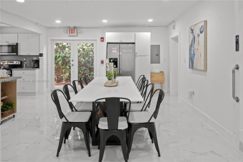 Villa ou maison à louer à Miami, Floride: 5 chambres, 209.12 m2 № 1940627 - photo 18
