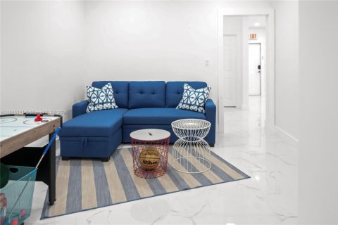 Villa ou maison à louer à Miami, Floride: 5 chambres, 209.12 m2 № 1940627 - photo 14