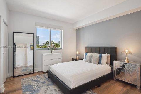 Condo in Miami, Florida, 2 bedrooms  № 1852028 - photo 11