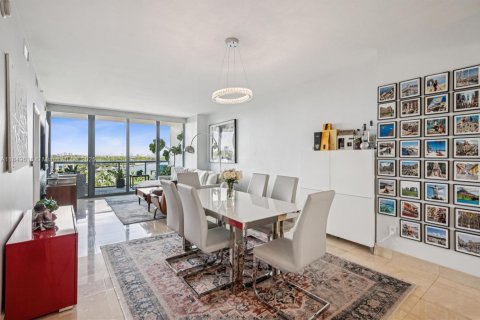 Condo in Miami, Florida, 2 bedrooms  № 1852028 - photo 2