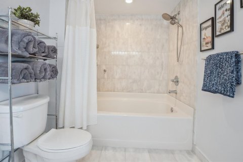 Condo in Miami, Florida, 2 bedrooms  № 1852028 - photo 10