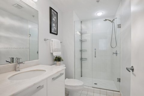 Condo in Miami, Florida, 2 bedrooms  № 1852028 - photo 12