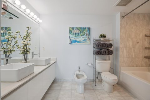 Condo in Miami, Florida, 2 bedrooms  № 1852028 - photo 9