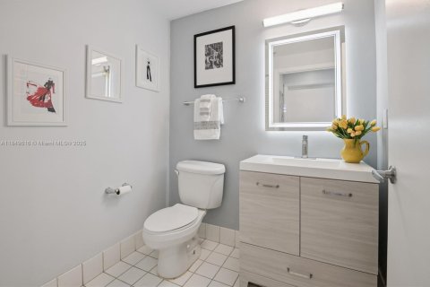 Condo in Miami, Florida, 2 bedrooms  № 1852028 - photo 13