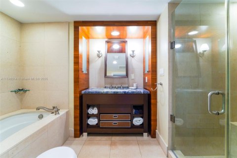 Condo in Miami Beach, Florida, 1 bedroom № 1959939 - photo 14