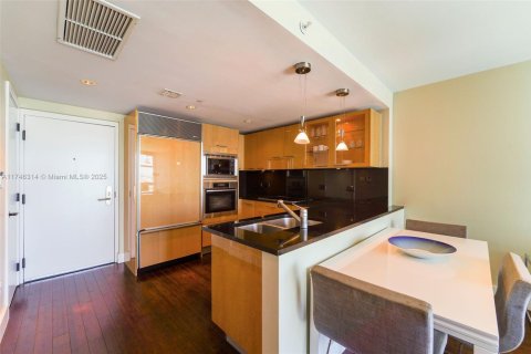 Condo in Miami Beach, Florida, 1 bedroom № 1959939 - photo 3