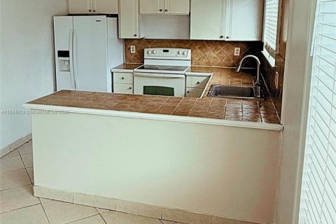 Condo in West Palm Beach, Florida, 2 bedrooms  № 1814038 - photo 13