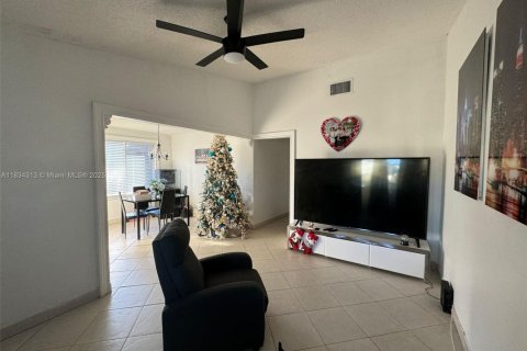 Condo in West Palm Beach, Florida, 2 bedrooms  № 1814038 - photo 4