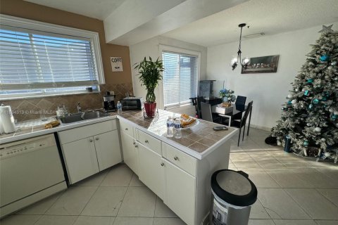 Condo in West Palm Beach, Florida, 2 bedrooms  № 1814038 - photo 3