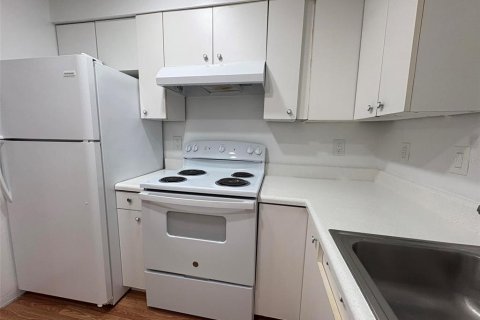 Снять в аренду кондоминиум в Киссимми, Флорида 3 комнаты, 87.14м2, № 2097501 - фото 5