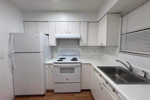 Снять в аренду кондоминиум в Киссимми, Флорида 3 комнаты, 87.14м2, № 2097501 - фото 6