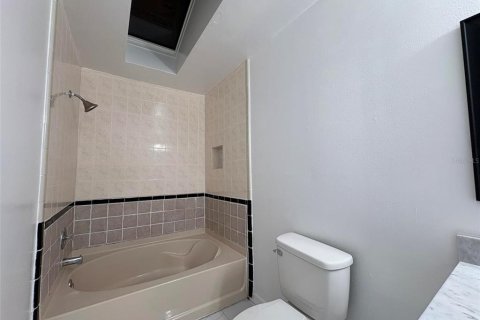 Снять в аренду кондоминиум в Киссимми, Флорида 3 комнаты, 87.14м2, № 2097501 - фото 12