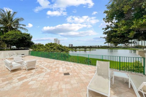 Condominio en venta en Aventura, Florida, 2 dormitorios, 121.89 m2 № 2034429 - foto 24