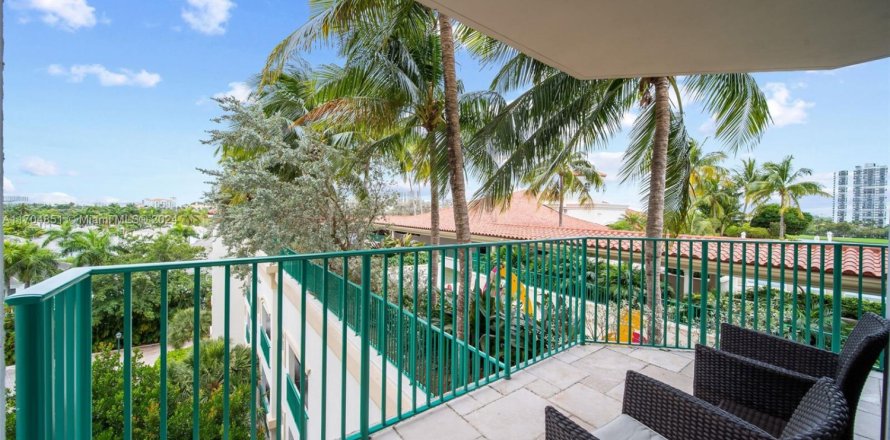 Condominio en Aventura, Florida, 2 dormitorios  № 2034429