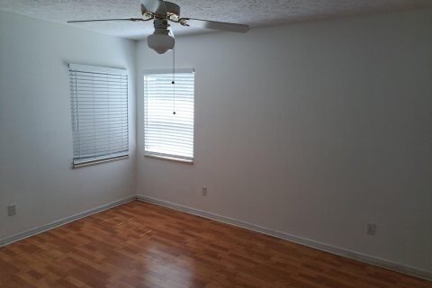 Villa ou maison à vendre à Port St. Lucie, Floride: 3 chambres, 152.17 m2 № 2401413 - photo 9