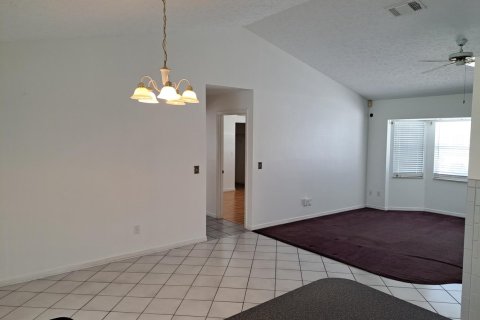 Villa ou maison à vendre à Port St. Lucie, Floride: 3 chambres, 152.17 m2 № 2401413 - photo 4