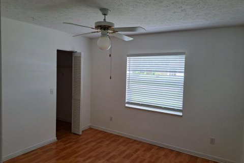 Villa ou maison à vendre à Port St. Lucie, Floride: 3 chambres, 152.17 m2 № 2401413 - photo 8