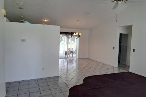 Villa ou maison à vendre à Port St. Lucie, Floride: 3 chambres, 152.17 m2 № 2401413 - photo 2