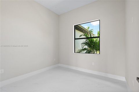 Villa ou maison à vendre à Lehigh Acres, Floride: 4 chambres, 141.4 m2 № 1950502 - photo 6