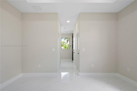 Villa ou maison à vendre à Lehigh Acres, Floride: 4 chambres, 141.4 m2 № 1950502 - photo 18