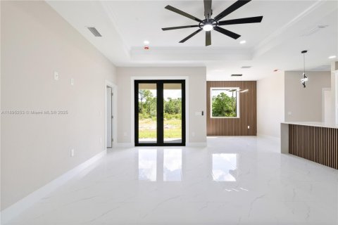 Villa ou maison à vendre à Lehigh Acres, Floride: 4 chambres, 141.4 m2 № 1950502 - photo 3