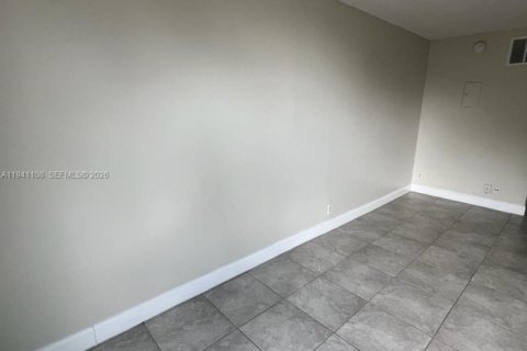 Condominio en alquiler en Coral Springs, Florida, 43.48 m2 № 1997847 - foto 8