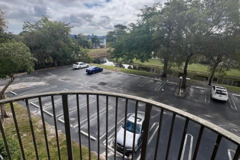 Condominio en alquiler en Coral Springs, Florida, 43.48 m2 № 1997847 - foto 4