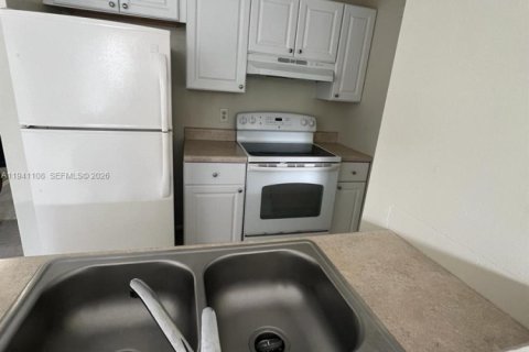 Condominio en alquiler en Coral Springs, Florida, 43.48 m2 № 1997847 - foto 5