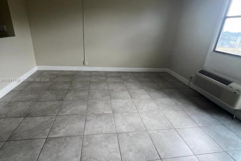 Condominio en alquiler en Coral Springs, Florida, 43.48 m2 № 1997847 - foto 7