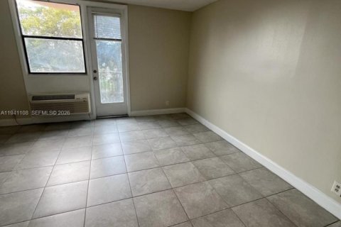 Condominio en alquiler en Coral Springs, Florida, 43.48 m2 № 1997847 - foto 3