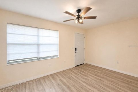 Apartment in Saint Petersburg, Florida 1 bedroom, 40.13 sq.m. № 2394356 - photo 3
