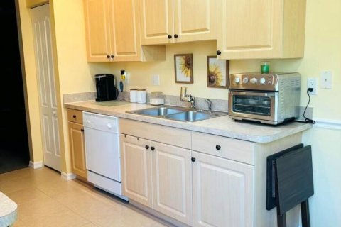 Townhouse in Port St. Lucie, Florida 3 bedrooms, 125.42 sq.m. № 2190824 - photo 4