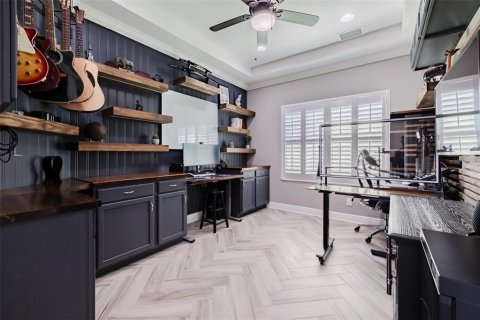 Casa en venta en Land O' Lakes, Florida, 5 dormitorios, 391.86 m2 № 1854004 - foto 15