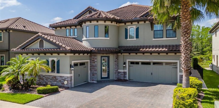 Casa en Land O' Lakes, Florida 5 dormitorios, 391.86 m2 № 1854004