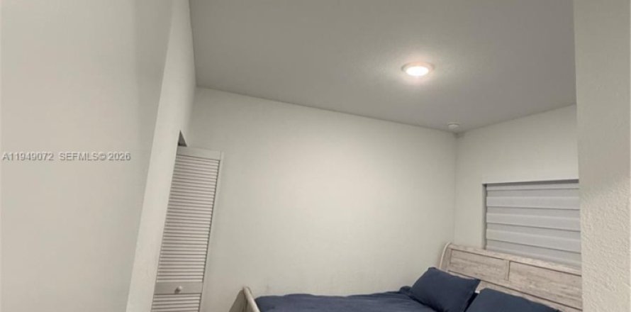 Commercial property in Homestead, Florida 129.88 sq.m. № 2004867