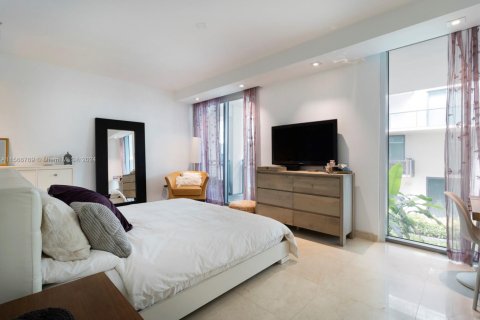 Condo in Miami Beach, Florida, 3 bedrooms  № 1862669 - photo 19